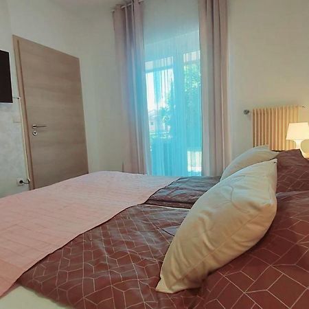 Apartments Lidija ウマグ エクステリア 写真