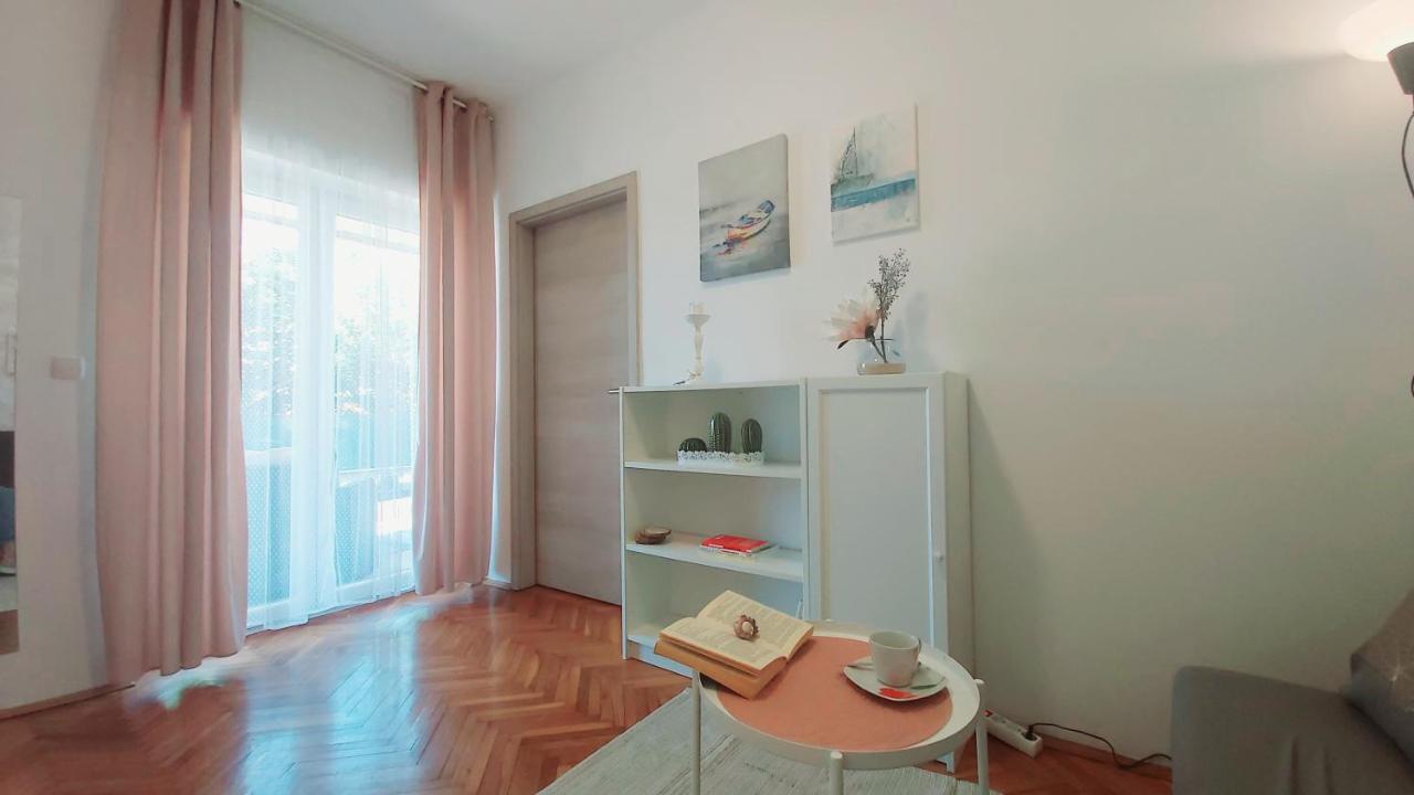 Apartments Lidija ウマグ エクステリア 写真