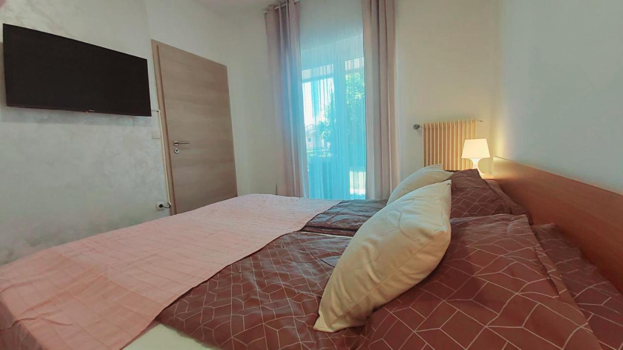 Apartments Lidija ウマグ エクステリア 写真