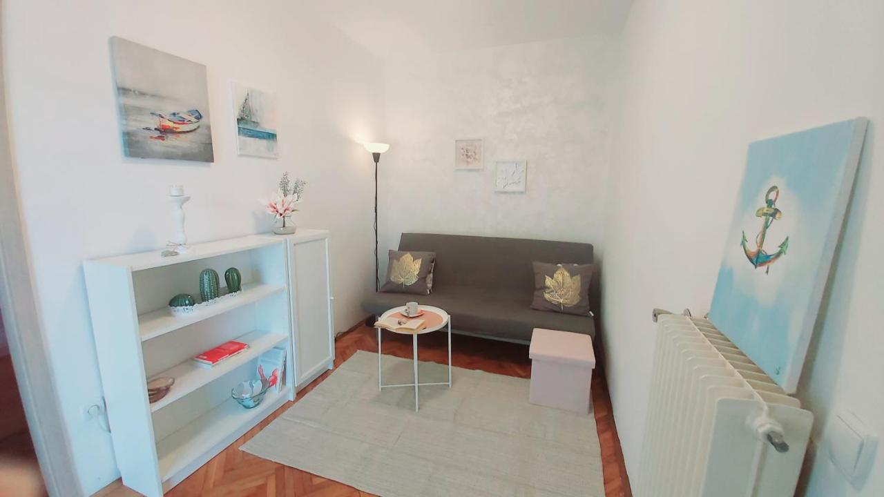 Apartments Lidija ウマグ エクステリア 写真