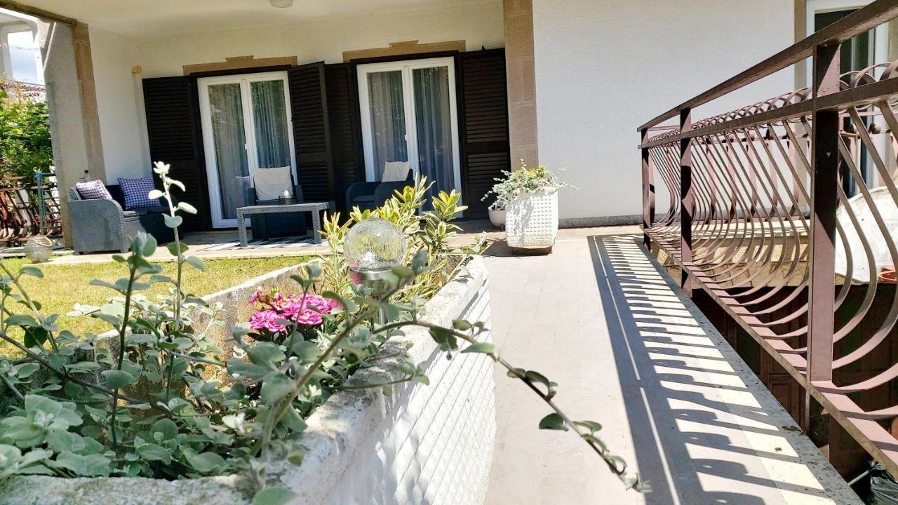 Apartments Lidija ウマグ エクステリア 写真