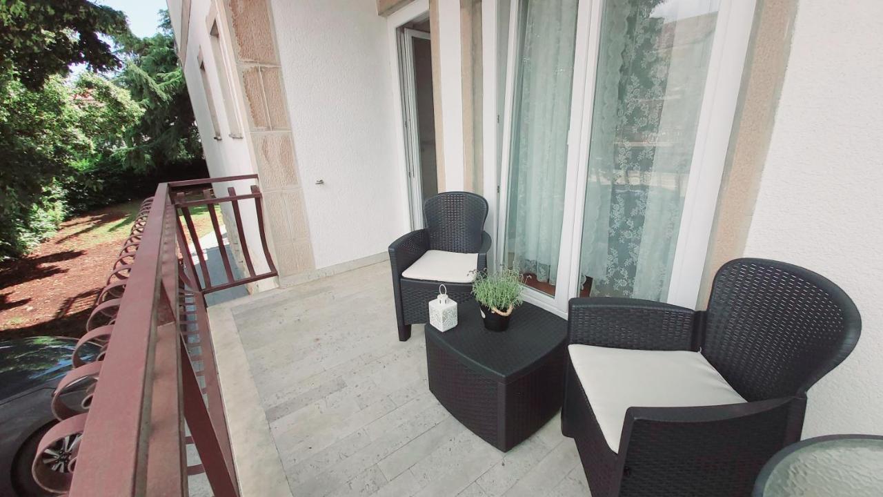 Apartments Lidija ウマグ エクステリア 写真