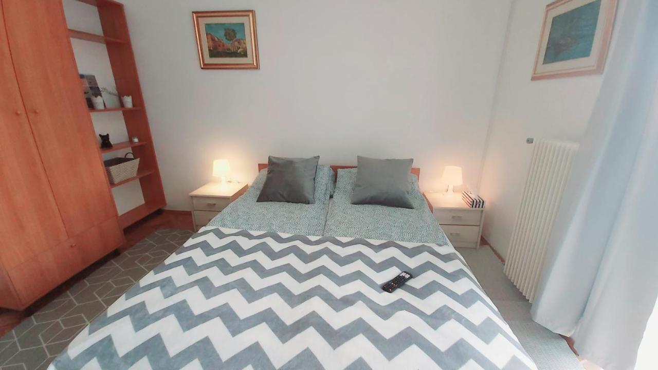Apartments Lidija ウマグ エクステリア 写真