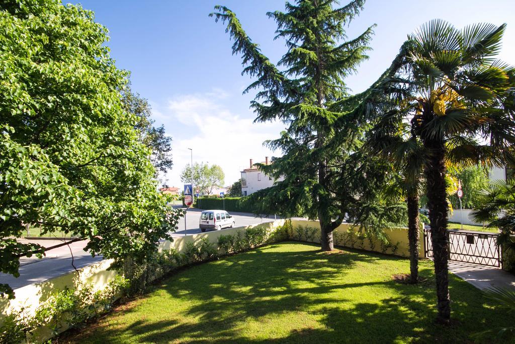 Apartments Lidija ウマグ エクステリア 写真