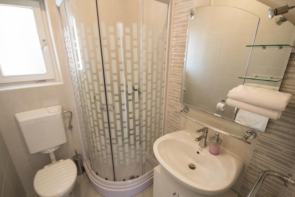 Apartments Lidija ウマグ エクステリア 写真