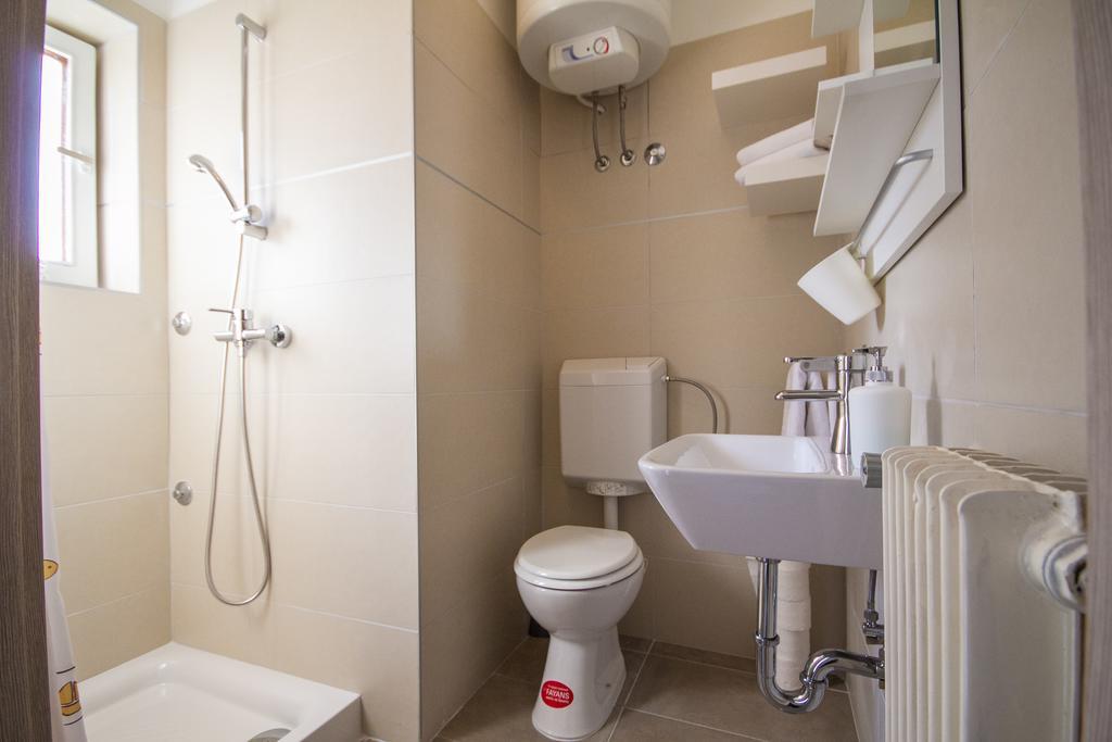 Apartments Lidija ウマグ エクステリア 写真