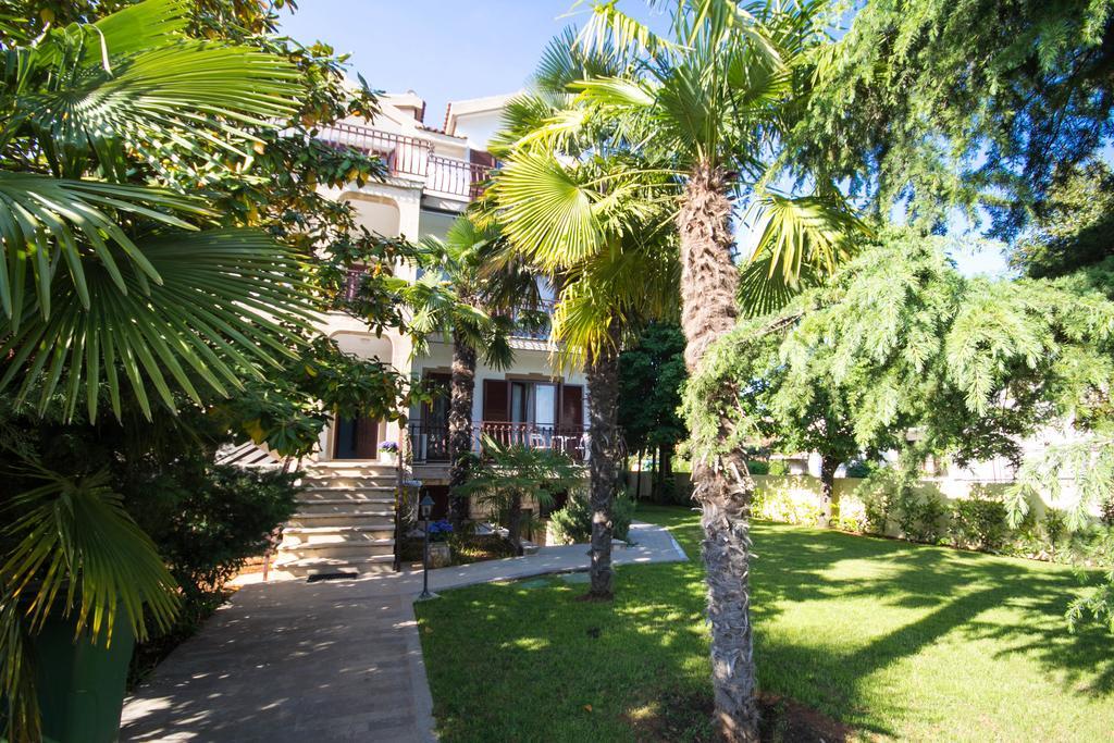 Apartments Lidija ウマグ エクステリア 写真