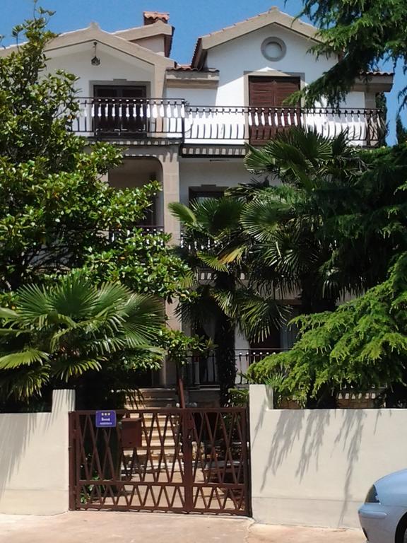 Apartments Lidija ウマグ エクステリア 写真